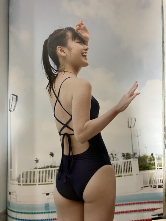 横山玲奈 ファースト写真集 『 THIS IS REINA 』