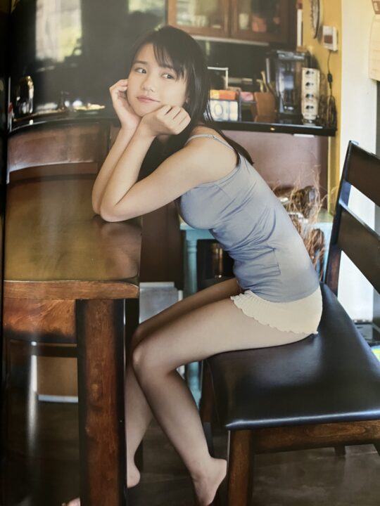 横山玲奈 ファースト写真集 『 THIS IS REINA 』