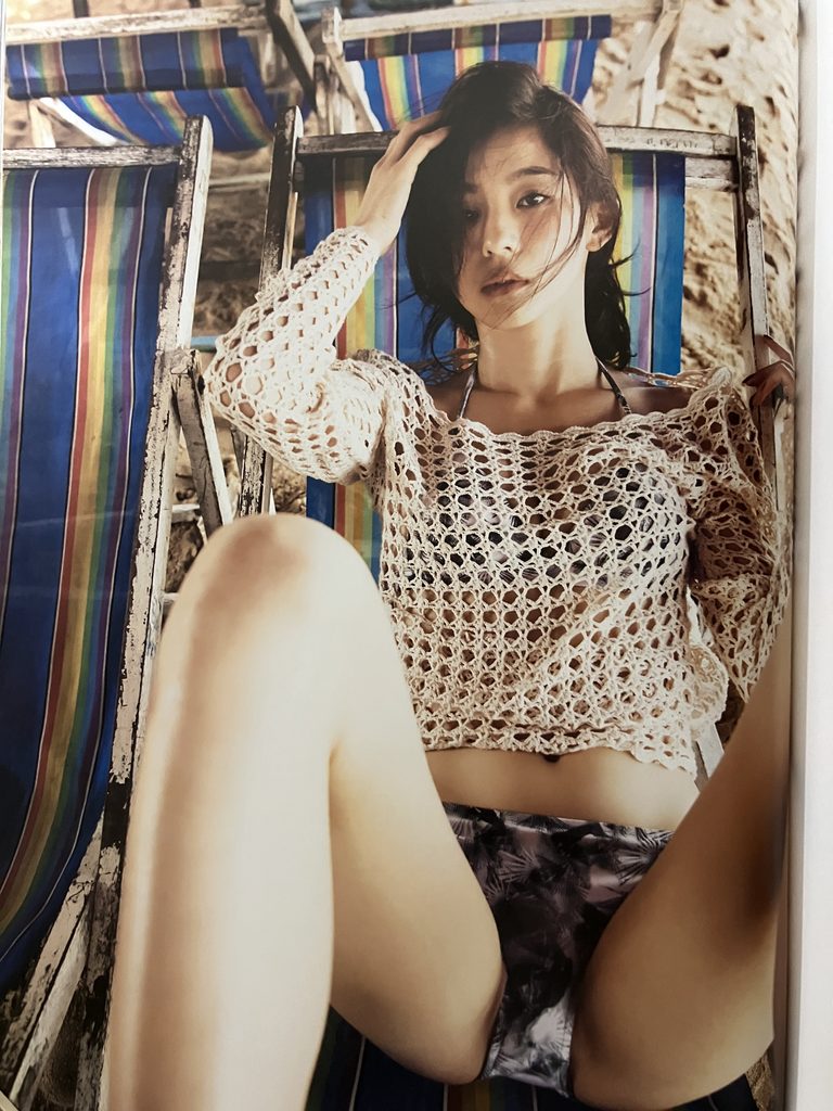 朝比奈彩ファースト写真集「彩だらけ」